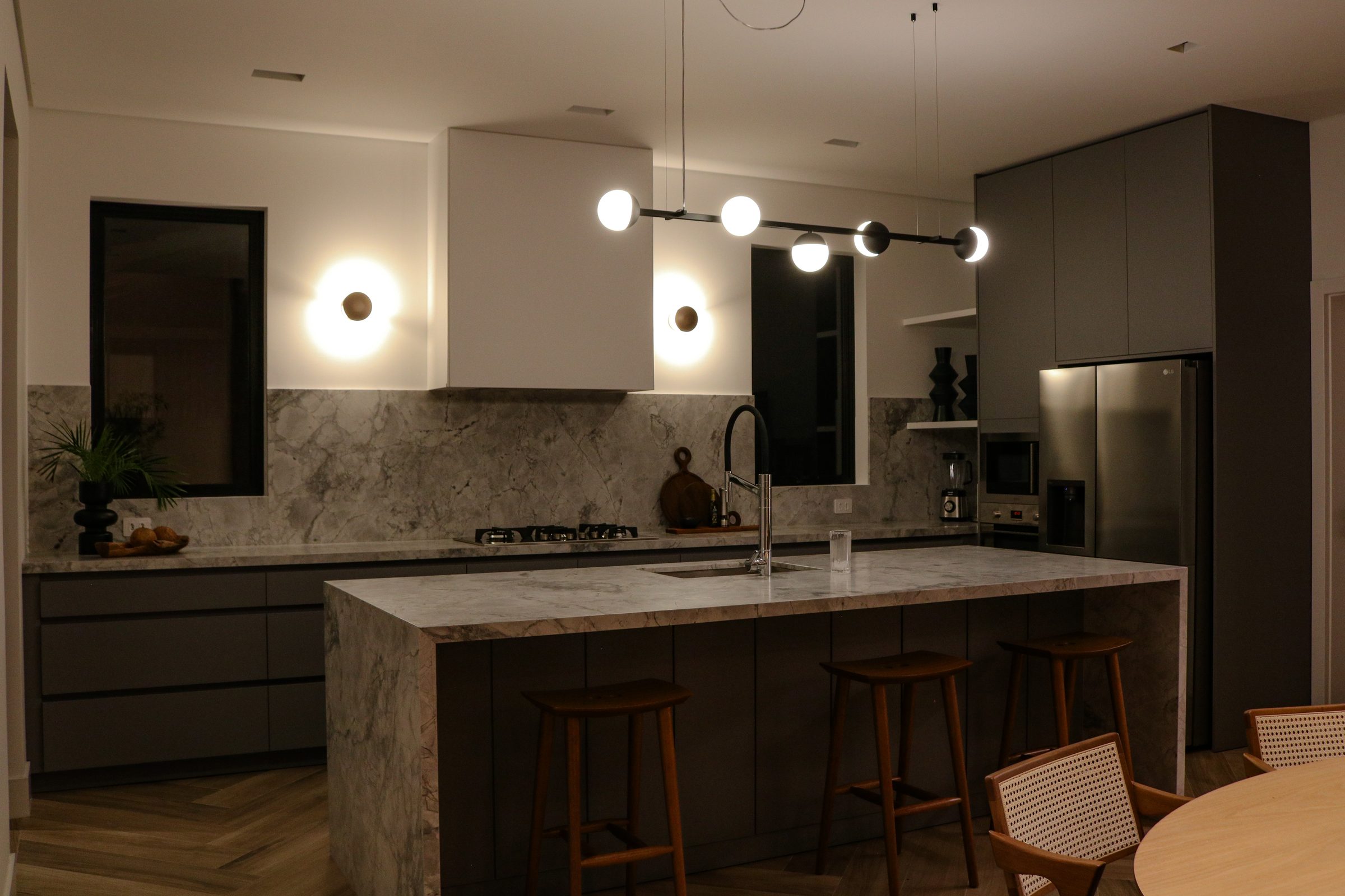 Casa Praia Mole, kitchen night